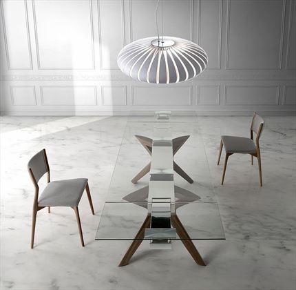 Mesa de comedor italiana con tapa en cristal transparente y pata de madera