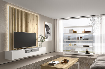 salón con paneles alistonados y mueble blanco seda disponible en Muebles Ballestero